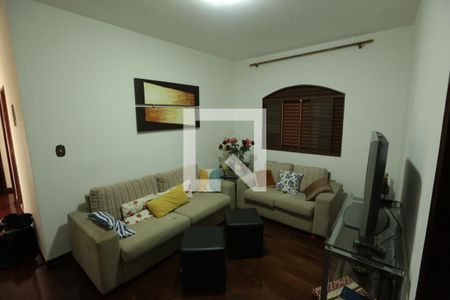 Casa à venda com 200m², 3 quartos e 2 vagasSala 2