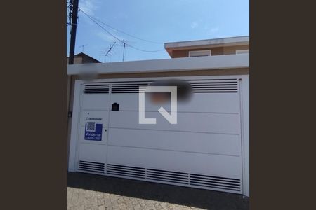 Casa à venda com 249m², 3 quartos e 4 vagas Casa à venda com 249m², 3 quartos e 4 vagasFachada