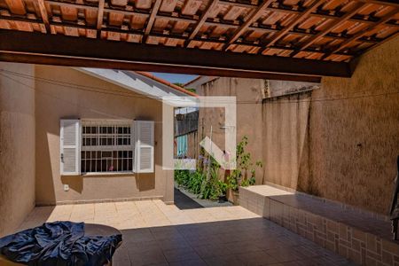 Casa à venda com 249m², 3 quartos e 4 vagas Casa à venda com 249m², 3 quartos e 4 vagasÁrea Externa