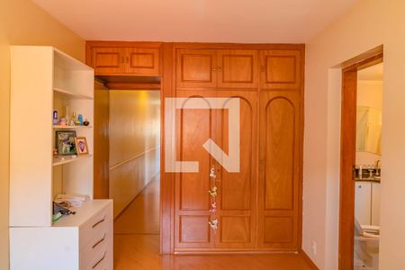 Casa à venda com 249m², 3 quartos e 4 vagas Casa à venda com 249m², 3 quartos e 4 vagasQuarto 2