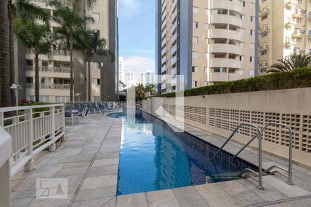 Apartamento à venda com 94m², 3 quartos e 2 vagas Apartamento à venda com 94m², 3 quartos e 2 vagasÁrea comum - Piscina