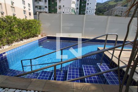 Apartamento à venda com 60m², 2 quartos e sem vagaÁrea comum - Piscina