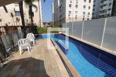 Apartamento à venda com 60m², 2 quartos e sem vagaÁrea comum - Piscina