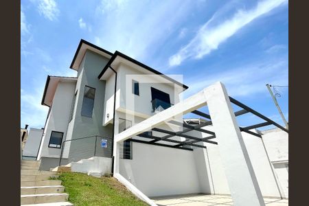 Casa de condomínio à venda com 190m², 3 quartos e 2 vagas Casa de condomínio à venda com 190m², 3 quartos e 2 vagasFachada