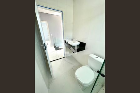 Casa de condomínio à venda com 190m², 3 quartos e 2 vagas Casa de condomínio à venda com 190m², 3 quartos e 2 vagasBanheiro Social