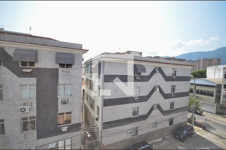 Vista do Quarto 1 de apartamento para alugar com 2 quartos, 69m² em Grajau, Rio de Janeiro
