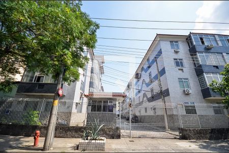 Apartamento para alugar com 69m², 2 quartos e sem vaga Apartamento para alugar com 69m², 2 quartos e sem vagaFachada