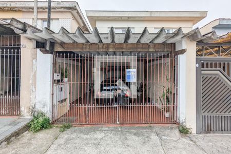 Casa à venda com 136m², 3 quartos e 2 vagasFachada