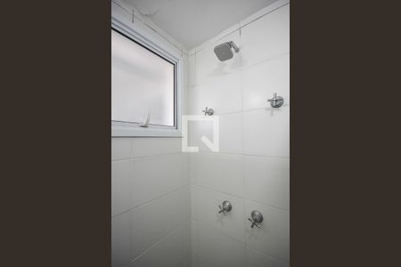 Chuveiro do Banheiro de apartamento para alugar com 2 quartos, 51m² em Jardim Monte Alegre, Taboão da Serra