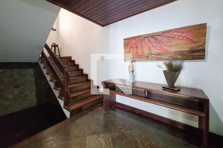 Sala de casa de condomínio à venda com 3 quartos, 385m² em Pendotiba, Niterói