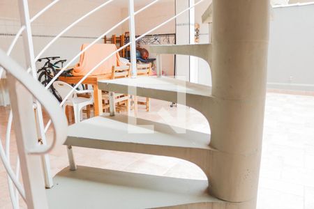 Casa à venda com 115m², 3 quartos e 5 vagasEscada