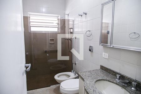 Casa à venda com 230m², 3 quartos e 3 vagasBanheiro da Suíte