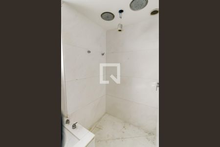 Apartamento à venda com 192m², 3 quartos e 4 vagasBanheiro da Suíte 3 - chuveiro