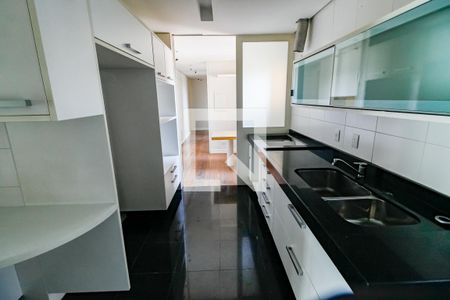 Apartamento à venda com 192m², 3 quartos e 4 vagasCozinha - Armários
