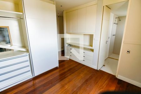 Apartamento à venda com 192m², 3 quartos e 4 vagasSuíte 1