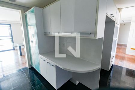 Apartamento à venda com 192m², 3 quartos e 4 vagasCozinha - Armários