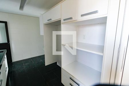 Apartamento à venda com 192m², 3 quartos e 4 vagasCozinha - Armários