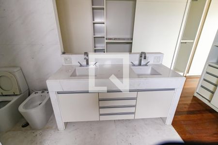 Apartamento à venda com 192m², 3 quartos e 4 vagasBanheiro da Suíte 3