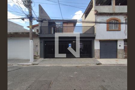 Casa à venda com 220m², 3 quartos e 3 vagas Casa à venda com 220m², 3 quartos e 3 vagasFachada