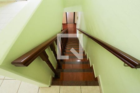 Casa à venda com 246m², 3 quartos e 5 vagasEscada