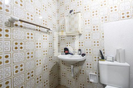 Banheiro de apartamento à venda com 1 quarto, 32m² em Jardim Europa, Porto Alegre