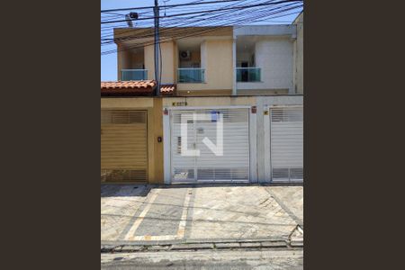 Casa à venda com 150m², 3 quartos e 4 vagas Casa à venda com 150m², 3 quartos e 4 vagasFachada