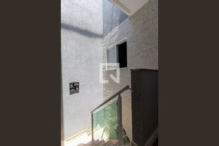 Casa à venda com 150m², 3 quartos e 4 vagas Casa à venda com 150m², 3 quartos e 4 vagasEscada