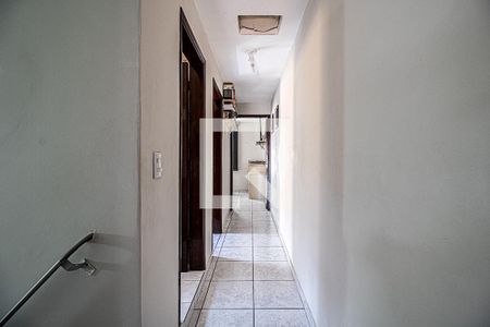 corredor para os comodos de casa à venda com 3 quartos, 96m² em Vila Liviero, São Paulo