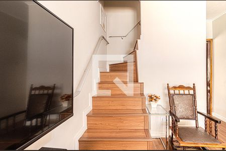 acesso para os pisos de casa à venda com 3 quartos, 96m² em Vila Liviero, São Paulo