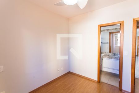 Suíte de apartamento para alugar com 2 quartos, 77m² em Santo Antônio, Belo Horizonte