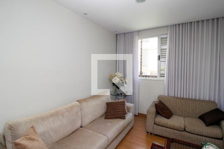 Sala de TV de apartamento para alugar com 2 quartos, 77m² em Santo Antônio, Belo Horizonte