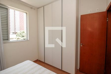 Quarto 1 de apartamento para alugar com 2 quartos, 77m² em Santo Antônio, Belo Horizonte