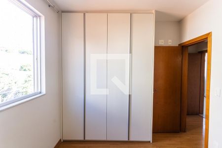 Apartamento para alugar com 77m², 2 quartos e 2 vagas Apartamento para alugar com 77m², 2 quartos e 2 vagasArmário do Quarto 2