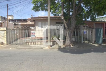 Casa para alugar com 71m², 3 quartos e 2 vagas Casa para alugar com 71m², 3 quartos e 2 vagasFachada