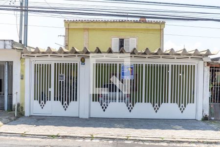 Casa à venda com 179m², 3 quartos e 3 vagas Casa à venda com 179m², 3 quartos e 3 vagasFachada