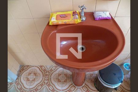 Casa à venda com 240m², 3 quartos e 2 vagasBanheiro