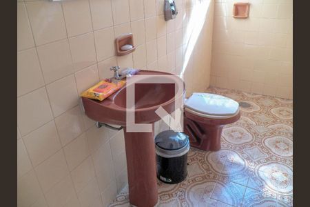 Casa à venda com 240m², 3 quartos e 2 vagasBanheiro