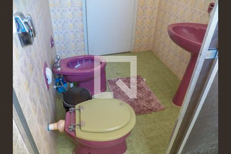 Casa à venda com 240m², 3 quartos e 2 vagasBanheiro 2