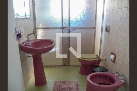 Casa à venda com 240m², 3 quartos e 2 vagasBanheiro 2