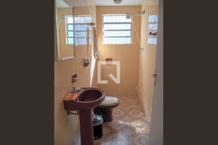 Casa à venda com 240m², 3 quartos e 2 vagasBanheiro