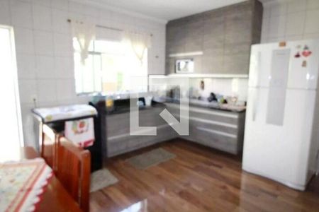 Casa à venda com 3 quartos, 250m² em Vila Olinda, São Paulo