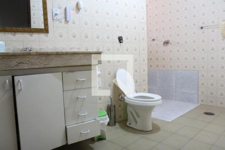 Casa para alugar com 270m², 3 quartos e 5 vagasBanheiro 1