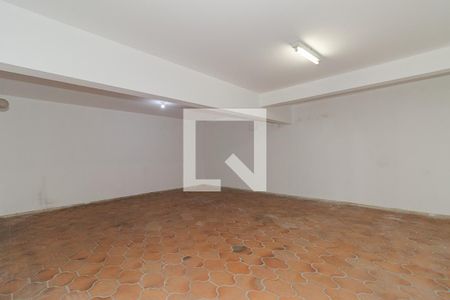 Casa à venda com 375m², 3 quartos e 3 vagasSalão abaixo da casa