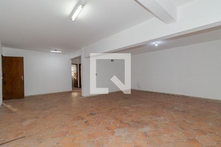 Casa à venda com 375m², 3 quartos e 3 vagasSalão abaixo da casa