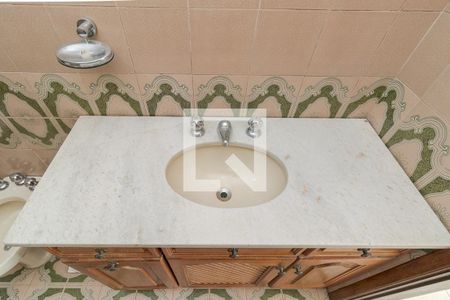 Casa à venda com 375m², 3 quartos e 3 vagasBanheiro da Suíte