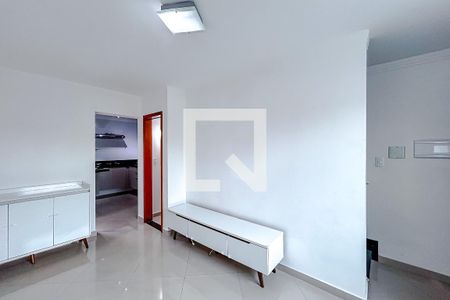 Sala de casa de condomínio para alugar com 2 quartos, 60m² em Vila Carlos de Campos, São Paulo