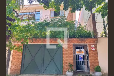 Casa à venda com 161m², 3 quartos e 6 vagasFachada
