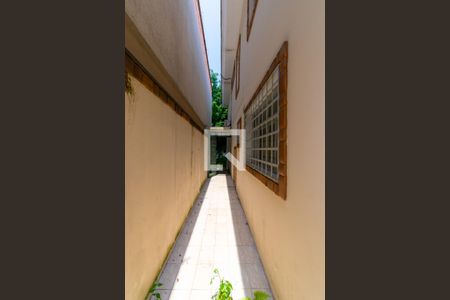 Casa à venda com 161m², 3 quartos e 6 vagasCorredor Externo