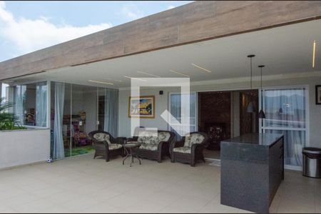 Apartamento para alugar com 186m², 3 quartos e 3 vagasVaranda 