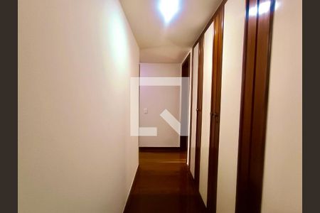 Apartamento para alugar com 237m², 4 quartos e 3 vagasCorredor 